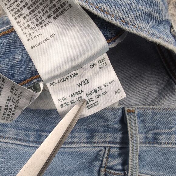 Levi's 501 Shorts Women 32 Blue Normcore Distressed Bikercore Raw Hem Med Wash - Picture 4 of 9